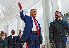El presidente estadounidense Trump se reúne con el presidente de Ucrania y los líderes europeos en la Casa Blanca.