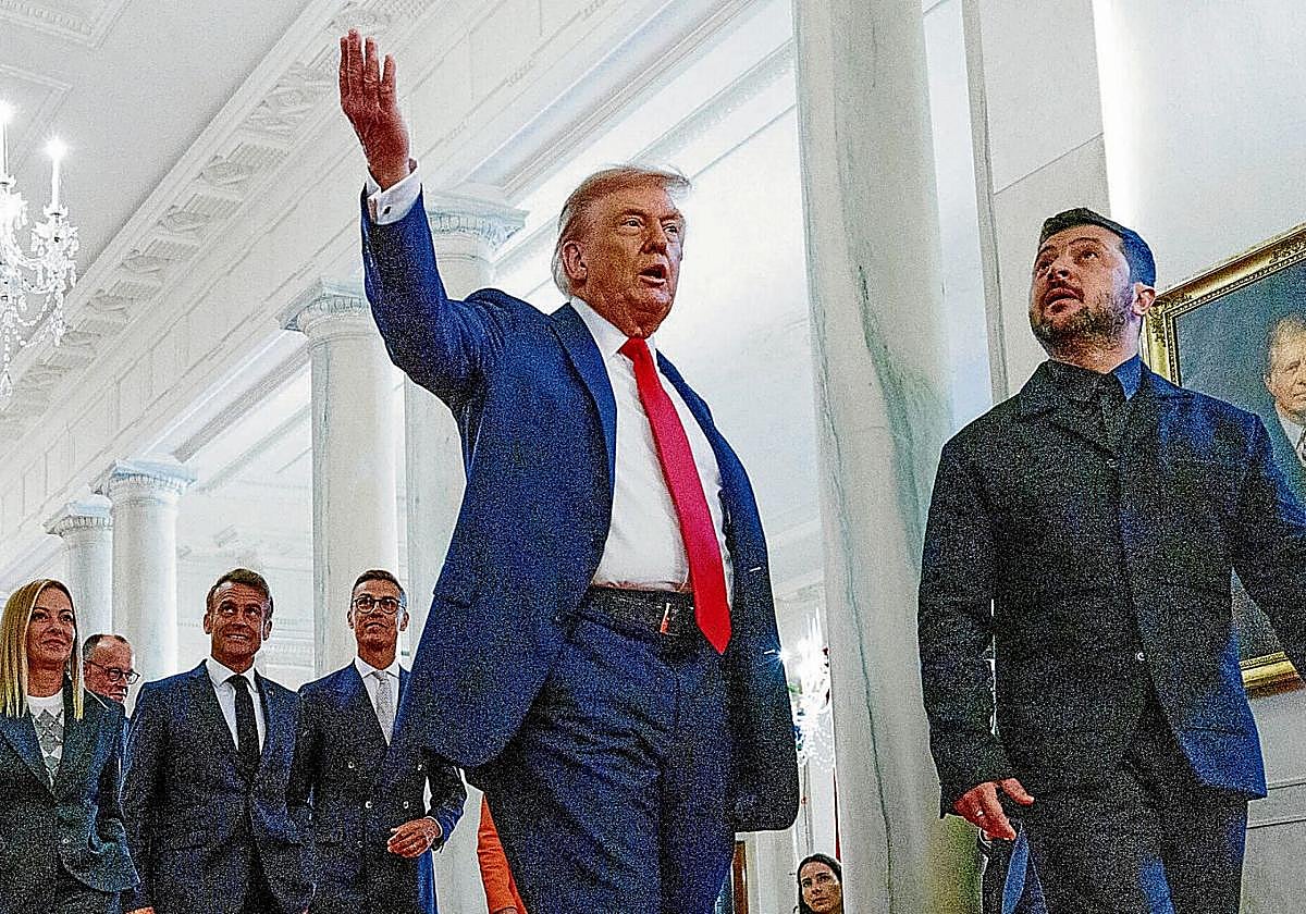 El presidente estadounidense Trump se reúne con el presidente de Ucrania y los líderes europeos en la Casa Blanca.