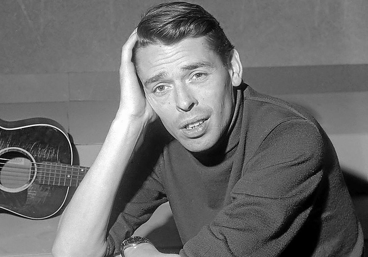 Jacques Brel, en una imagen de 1962, documentó con sus canciones toda una época.