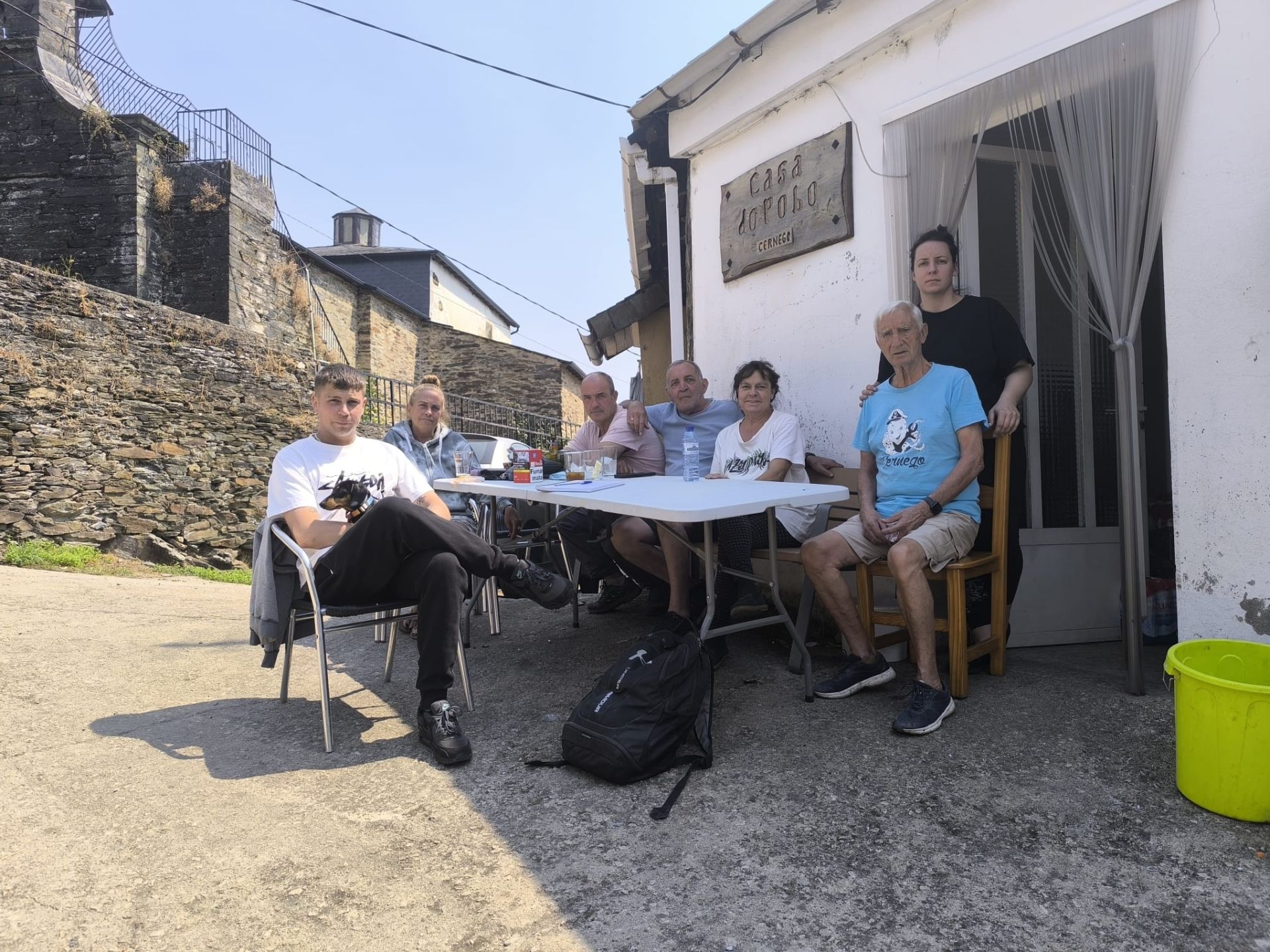 Las imágenes de la &#039;aldea vasca&#039; arrasada por el fuego en Ourense