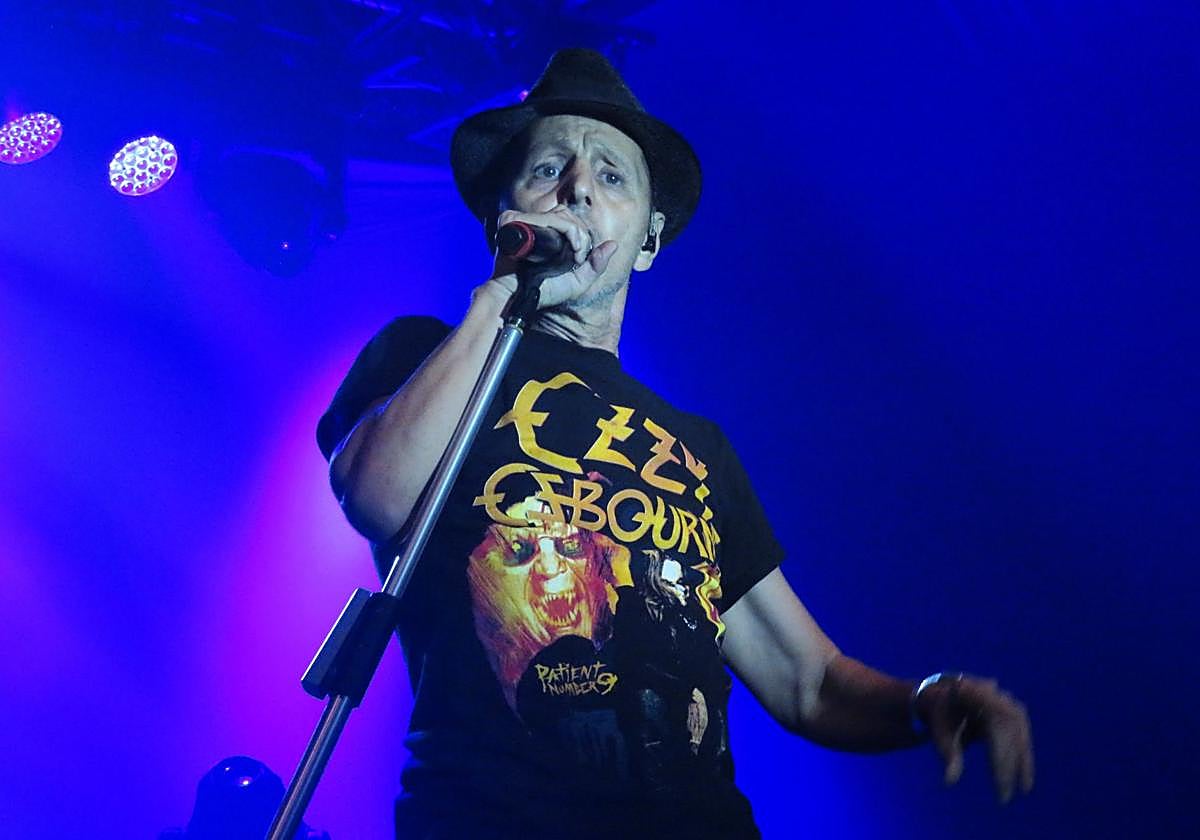 El argentino lució una camiseta en homenaje al difunto Ozzy Osbourne.