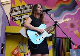 Olatz Salvador ha actuado este sábado en la comparsa Txinparta.