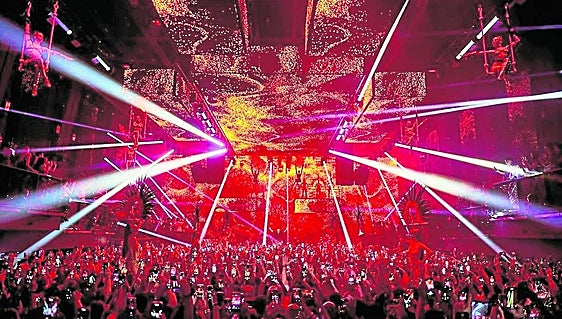 Una noche con David Guetta en la discoteca que revoluciona Ibiza
