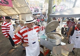 Txerra Pérez y sus compañeros de la comparsa Txomin Barullo se presentan cada año al concurso gastronómico.
