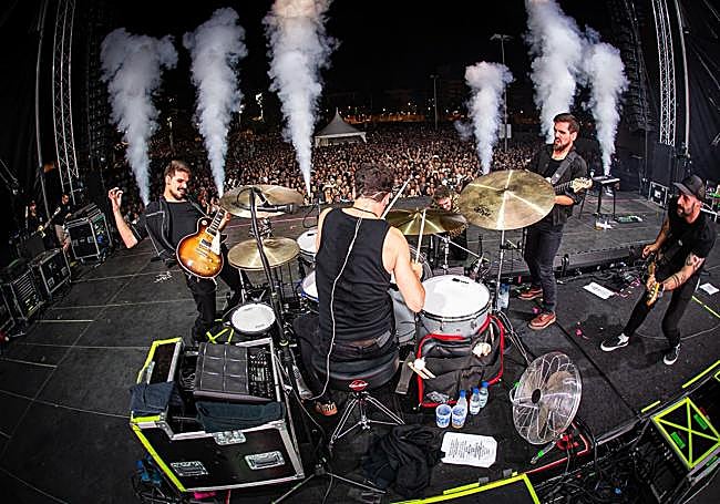 La banda Shinova llenó Abandoibarra este viernes.