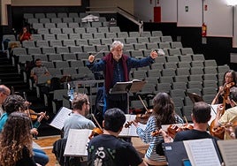 Jordi Savall, en el ensayo que el viernes dirigió en el conservatorio Jesús Guridi de Vitoria antes del concierto en el Kursaal.