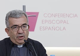 El presidente de la Conferencia Episcopal Española, Luis Argüello, durante una rueda de prensa.