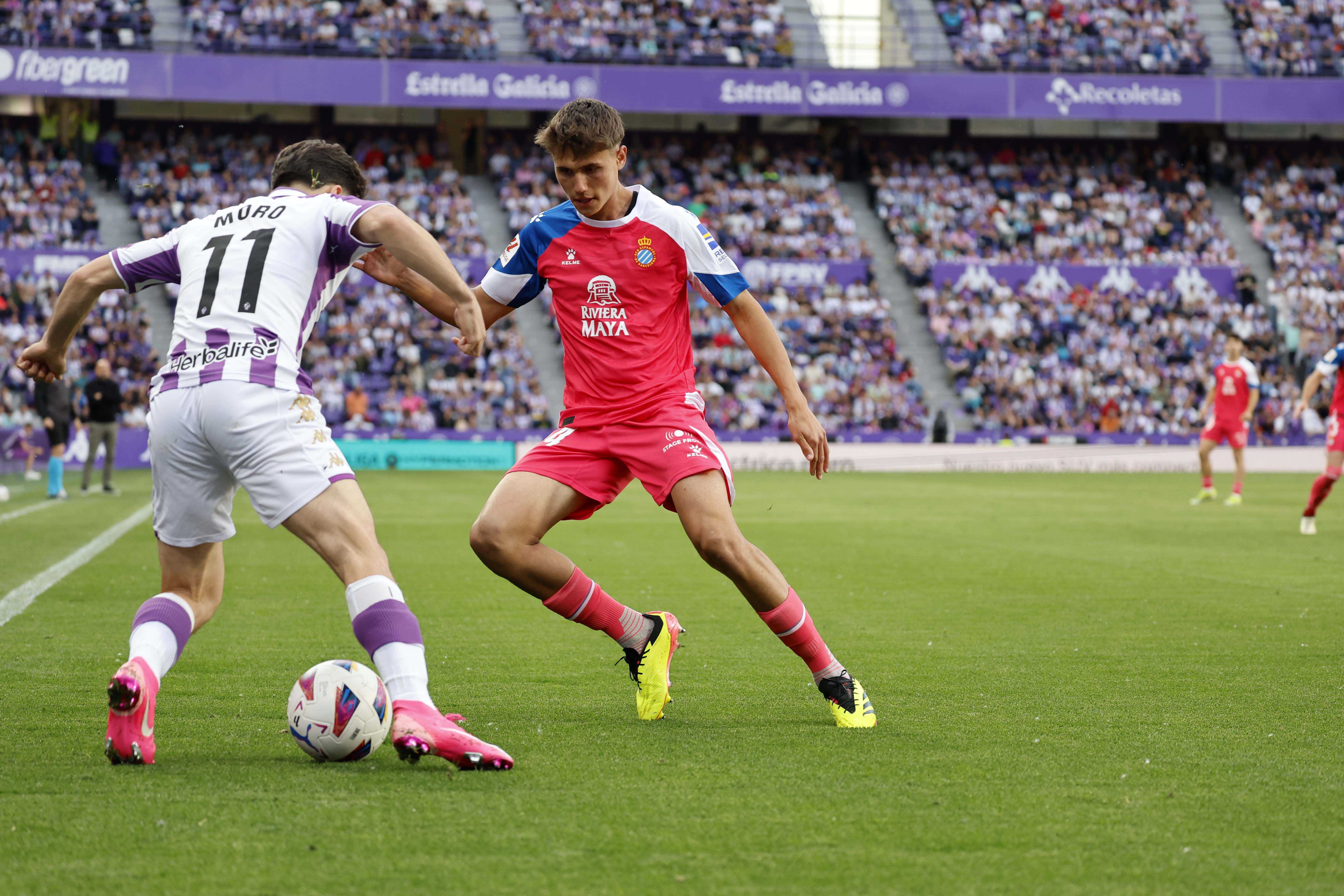 Puede jugar en varias demarcaciones distintas dadas sus condiciones.