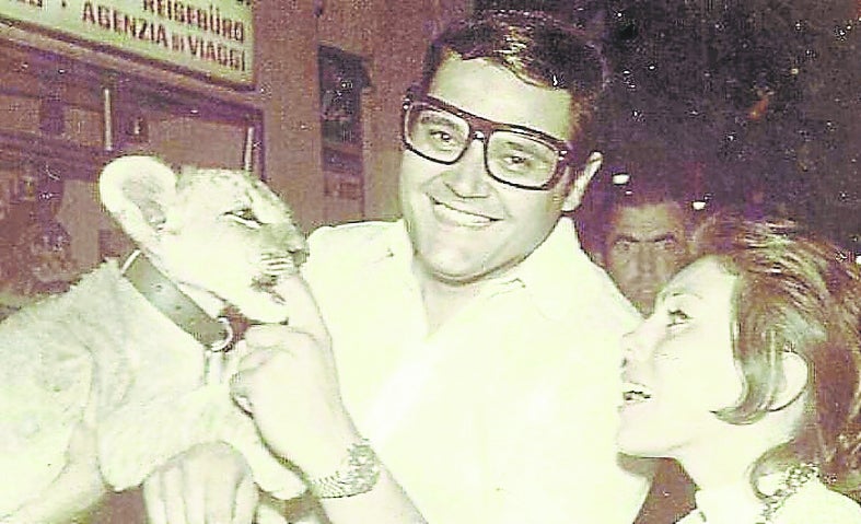 Con Waldo de los Ríos y un pequeño felino.