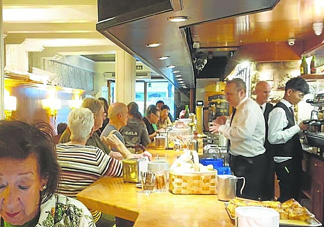 El restaurante Monterrey lleva 75 años atendiendo a su clientela.