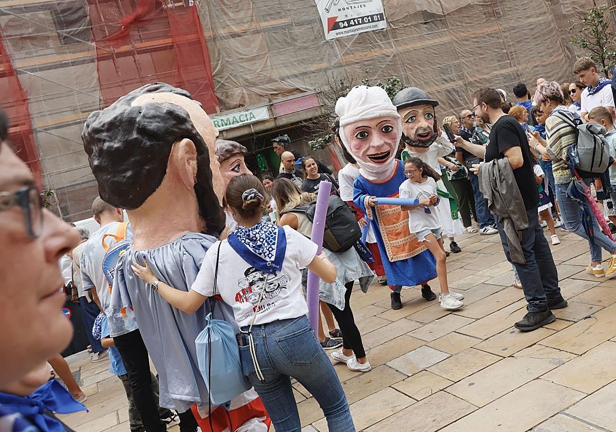 Cabezudos en la Aste Nagusia de Bilbao.