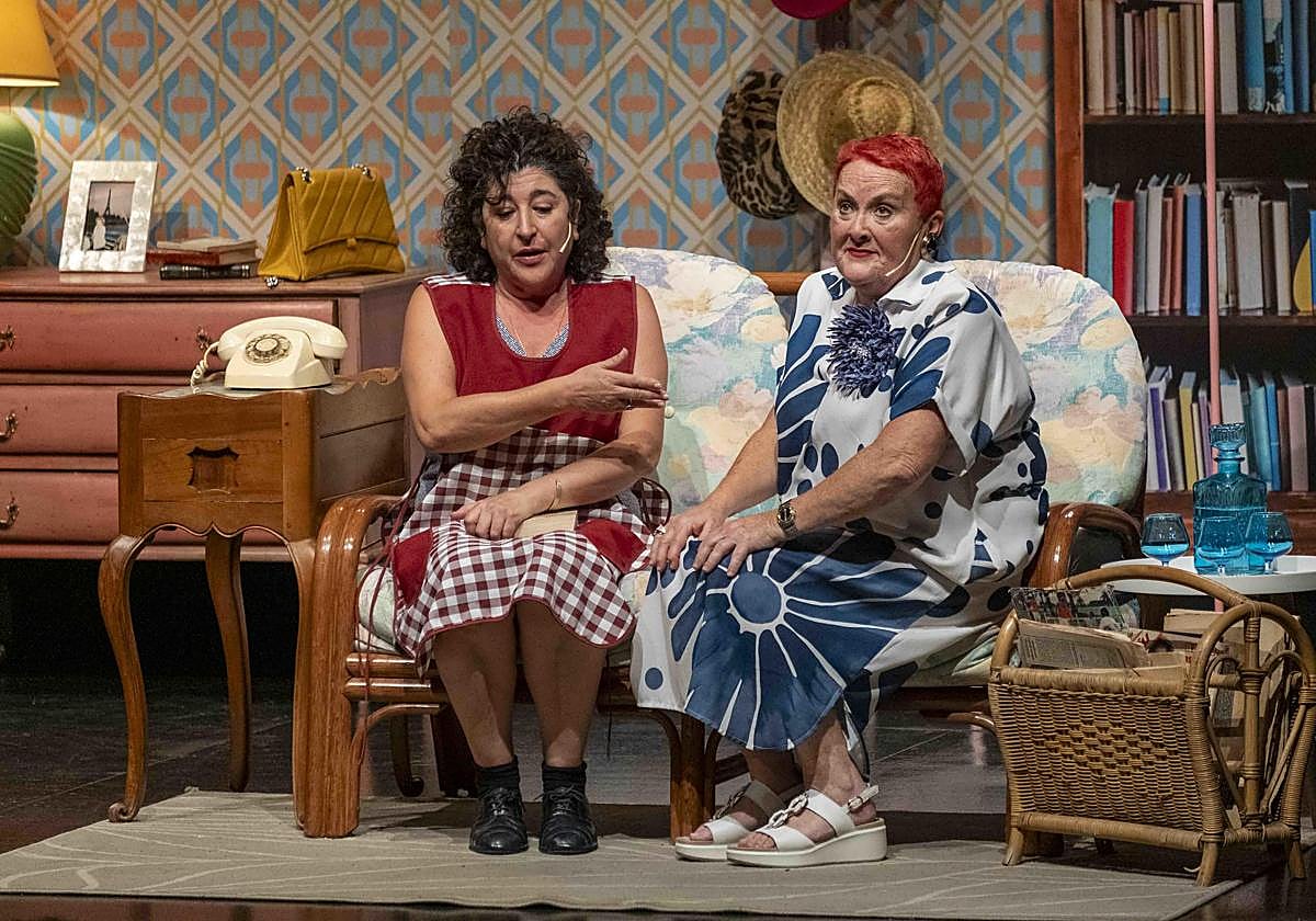 Gemma Martínez y Karmele Larrinaga dan vida a las protagonistas de la obra.
