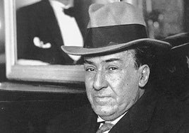 Antonio Machado en el Café de las Salesas.