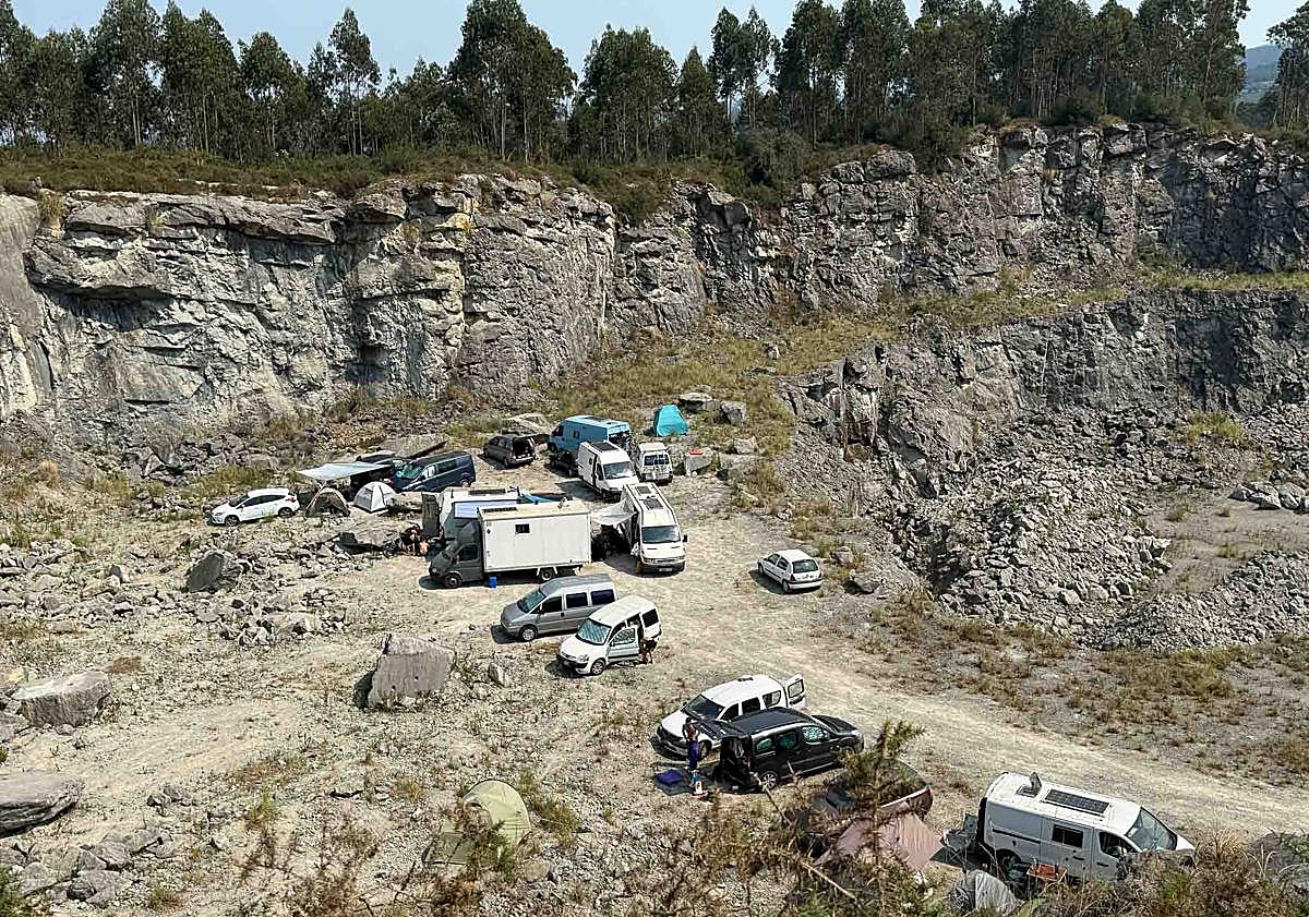 Imagen principal - La fiesta ilegal de Cantabria continúa por tercer día consecutivo