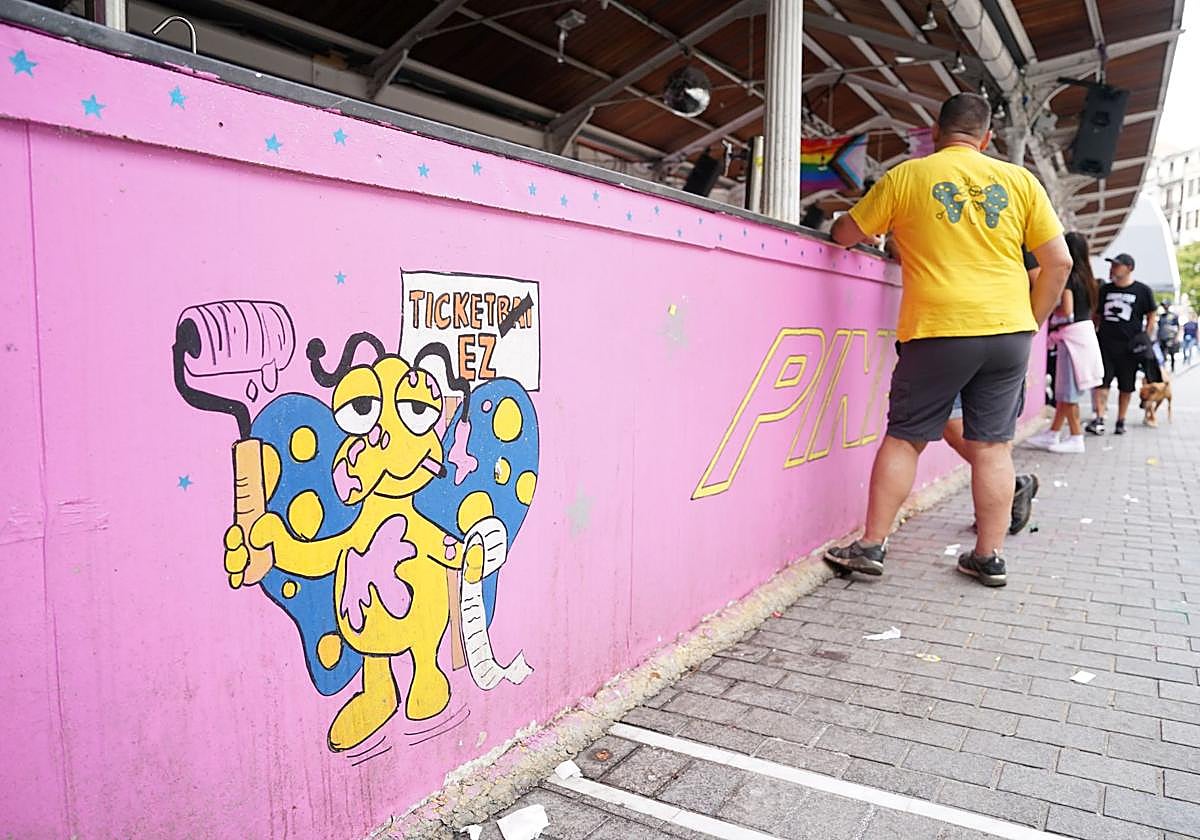 Las alusiones en contra del sistema TicketBai de factura electrónica han sido habituales en el recinto festivo del Arenal estas fiestas.