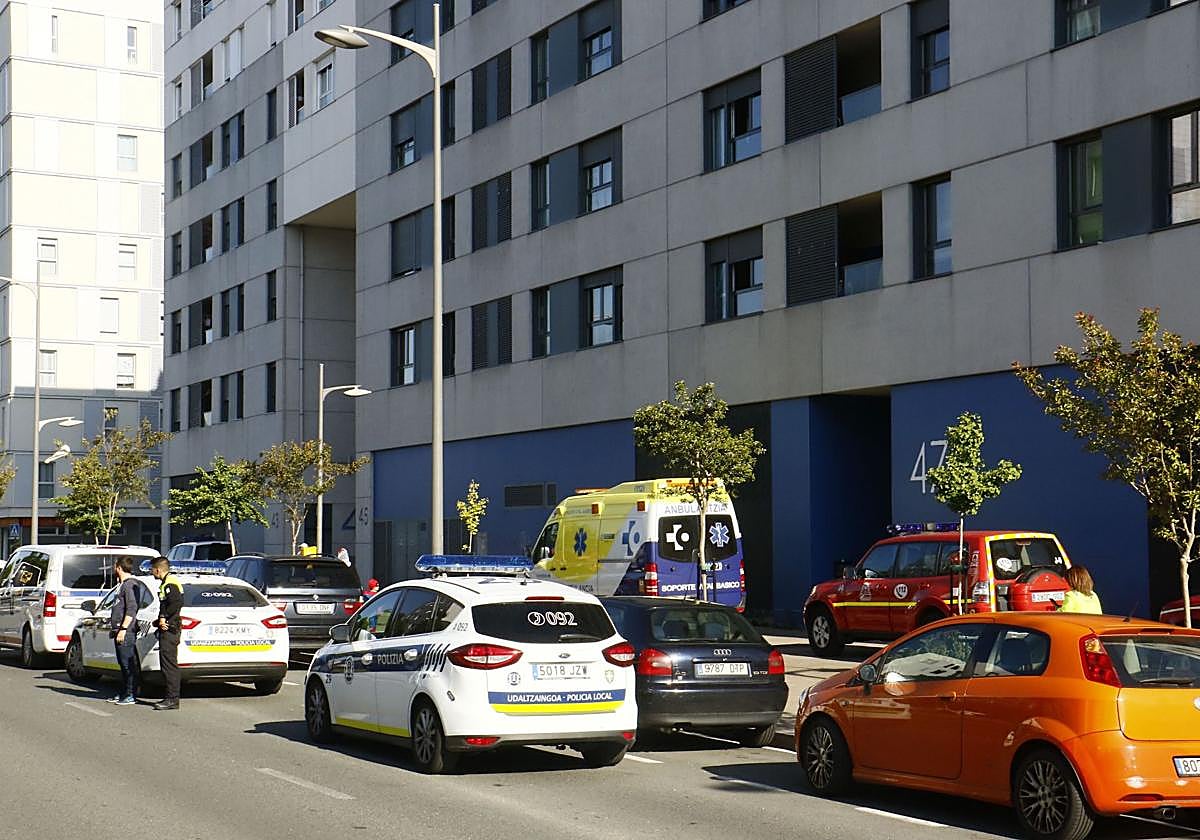 Actuación anterior de la Policía Local en un bloque social de Zabalgana.