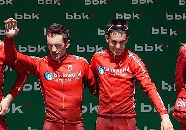 Peio Arreitunandia junto a Amets Txurruka antes de una etapa con Barloworld en 2006.