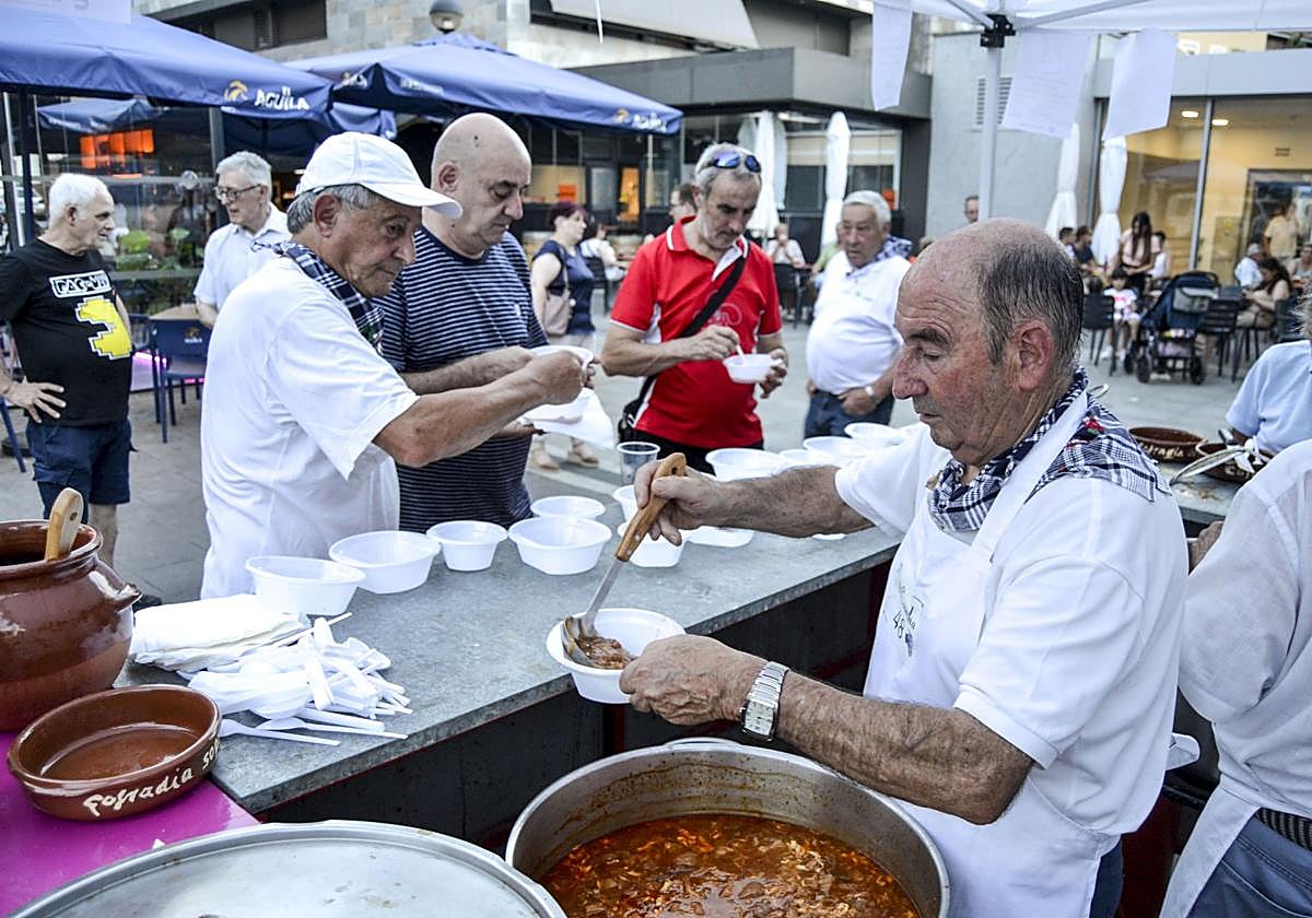 En ediciones anteriores se han repartido más de 400 raciones.