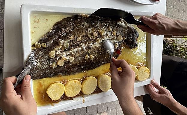 Lenguado con refrito y patatas.