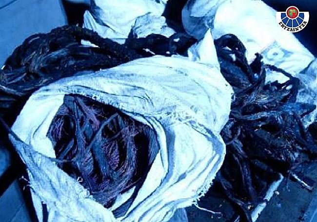Los sacos contenían «restos de cables».