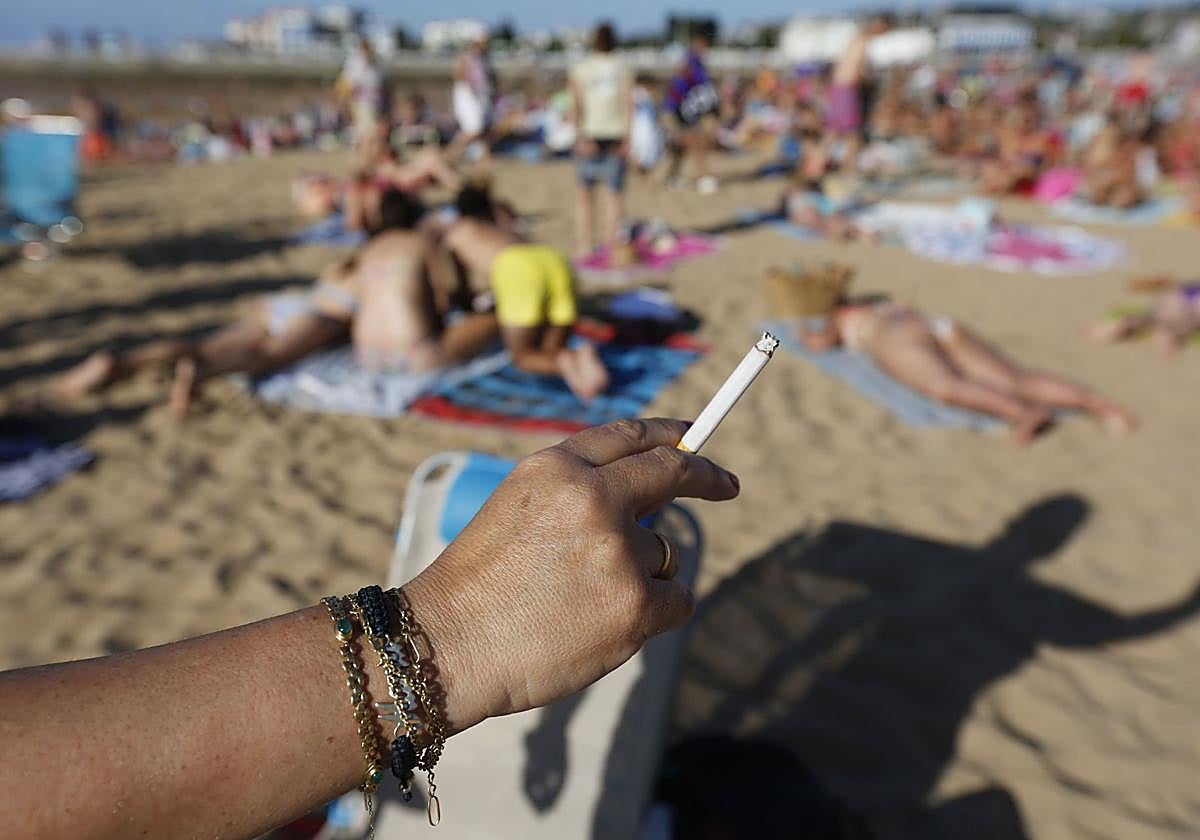 La playa vasca en la que se multará por fumar desde finales de septiembre