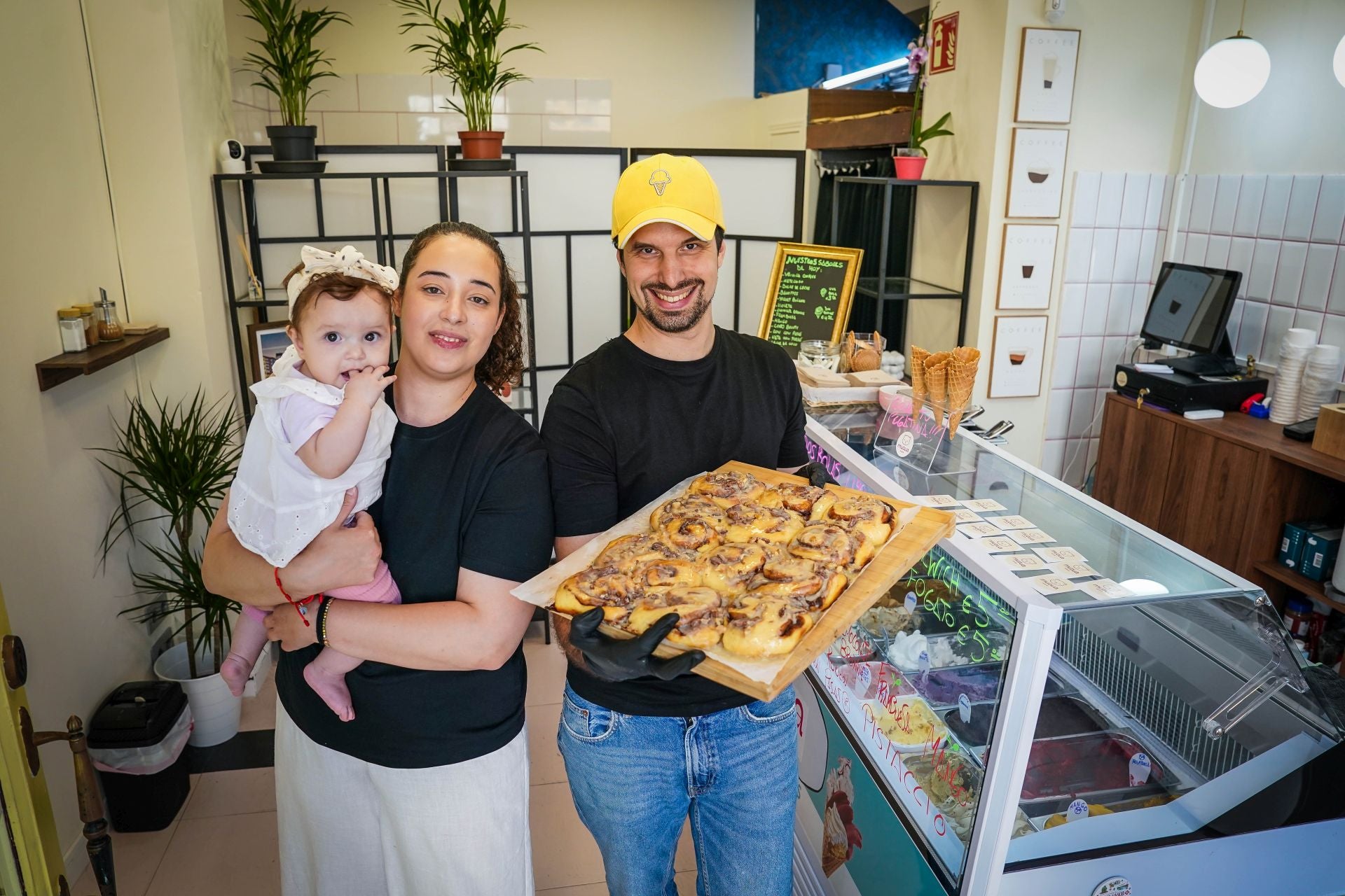 Yahaira y Sebastián, la pareja vasco-argentina que fusiona repostería y helados en su nuevo local de Bilbao