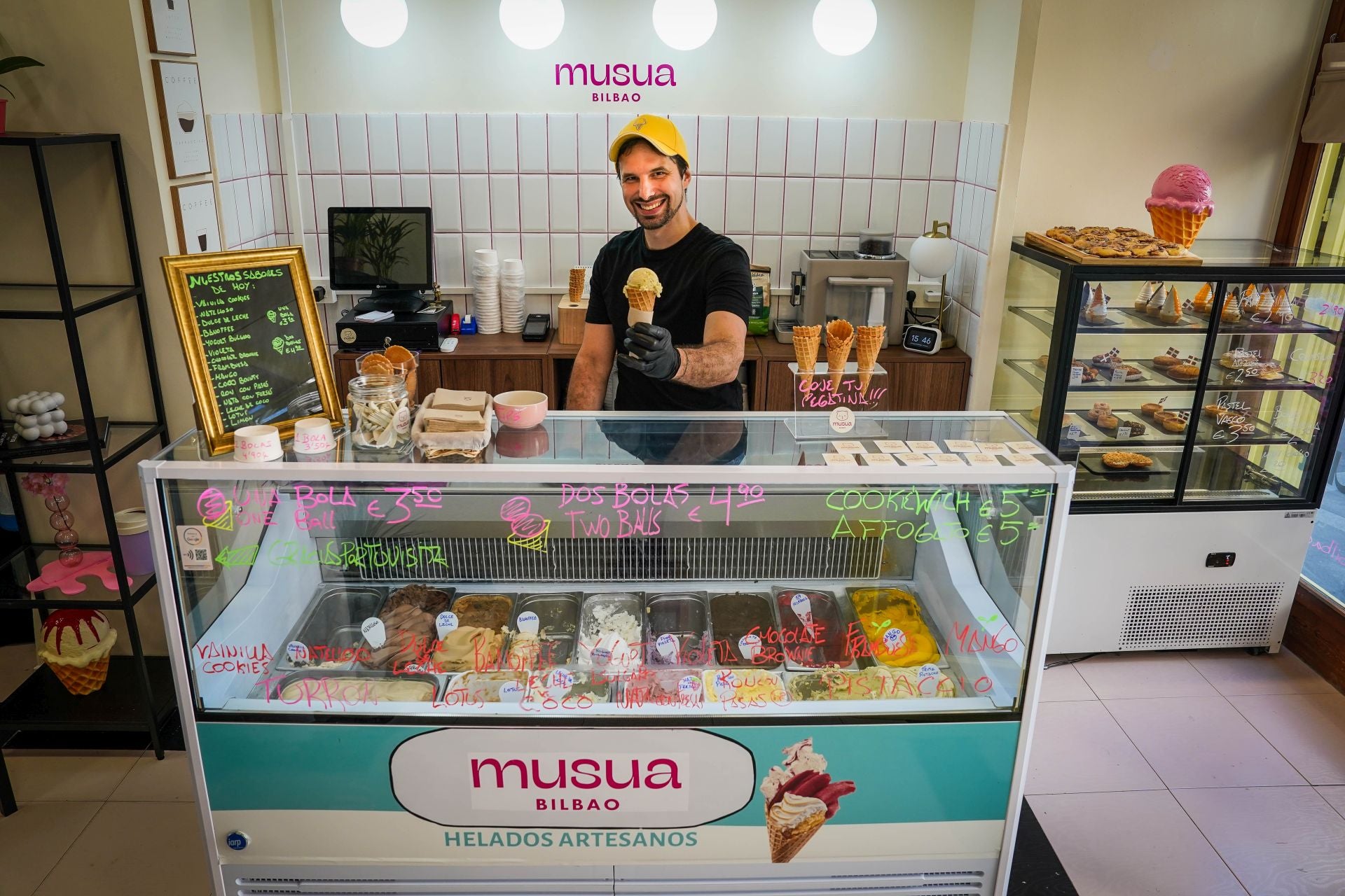 Yahaira y Sebastián, la pareja vasco-argentina que fusiona repostería y helados en su nuevo local de Bilbao