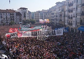 En la Bajada de Celedón se exhibieron, entre otras, pancartas en favor de los presos de ETA.