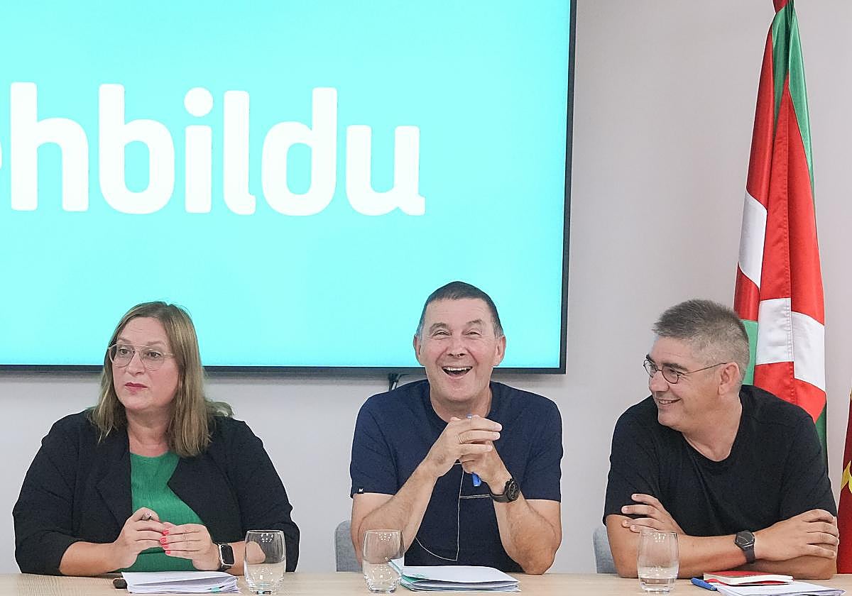 Otegi responde a Pradales que para pactar hay que cambiar «las políticas de los últimos 40 años»