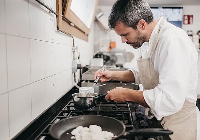 Gaizka en los fogones del Rola.