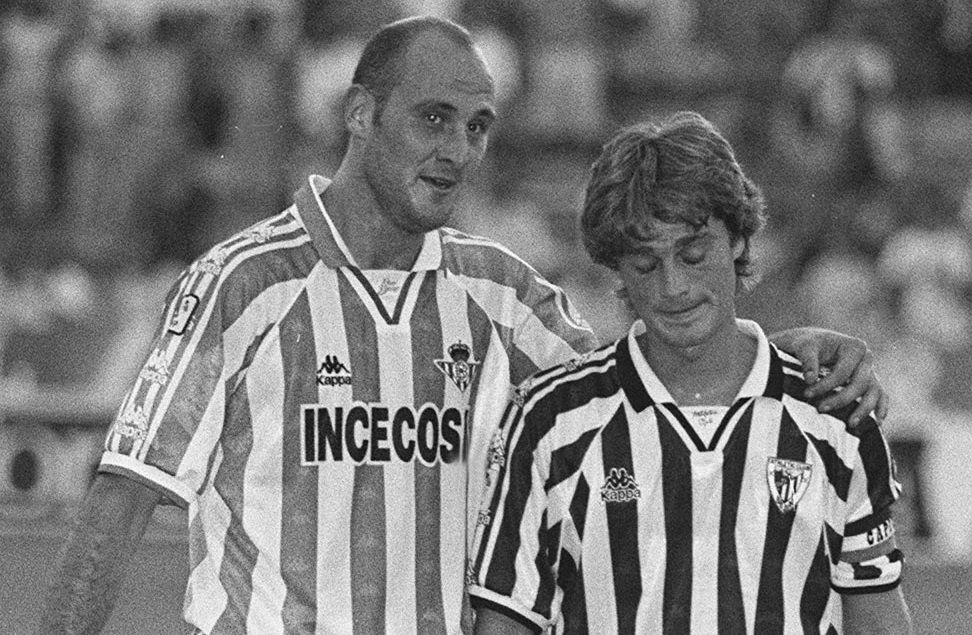 Roberto Ríos y Julen Guerrero, tras un encuentro entre el Betis y el Athletic.
