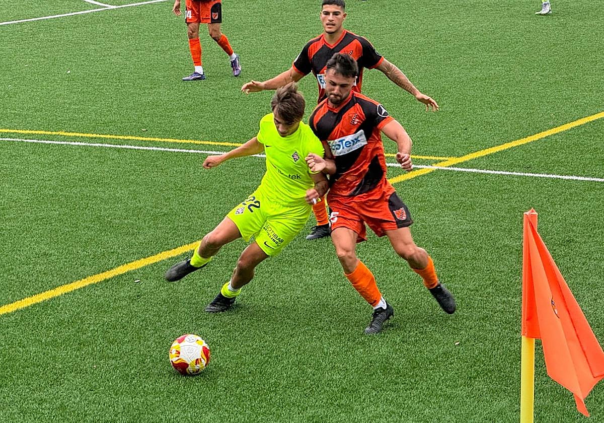 Lance del encuentro disputado este sábado en Vallegon.