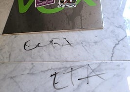 Vox denuncia ante la Ertzaintza una pintada de 'Gora ETA' en su sede de Vitoria