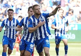 Carlos Vicente celebra su gol al Atlético de Madrid