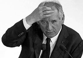 Bayrou, dimisión encubierta