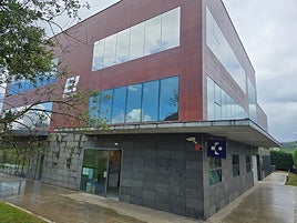Edificio en el que se ubica el centro sanitario de Erandio Goikoa.
