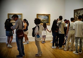 Visitantes en el Bellas Artes de Bilbao.