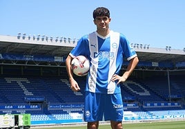 Hugo Novoa jugará cedido esta temporada en el Mirandés.