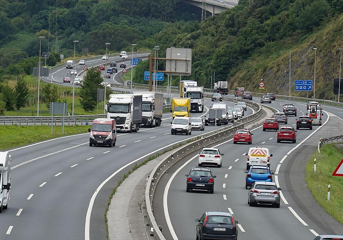 Tráfico en las carreteras de Bizkaia, en la operacion salida del pasado 1 de agosto.