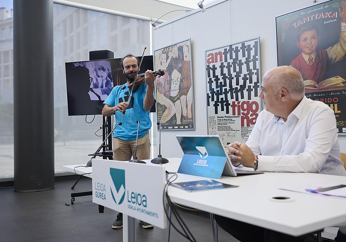 El alcalde de Leioa, Iban Rodriguez Etxebarria, en la presentación de la programación cultural.