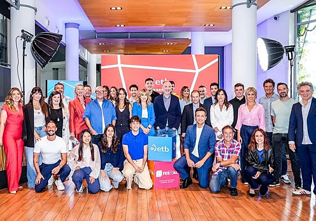 Foto de familia de los protagonistas de la nueva programación de EiTB.
