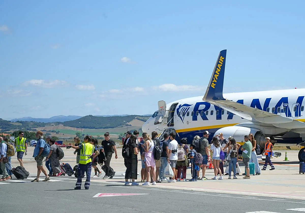 Embarque de un vuelo de Ryanair en Foronda
