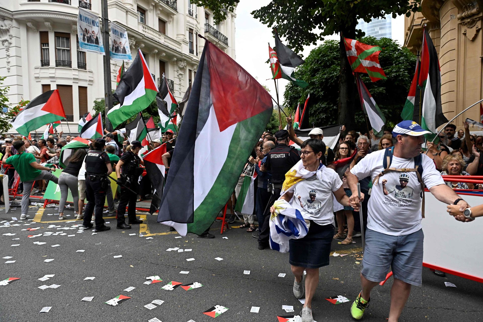 Incidentes en la meta de La Vuelta en Bilbao