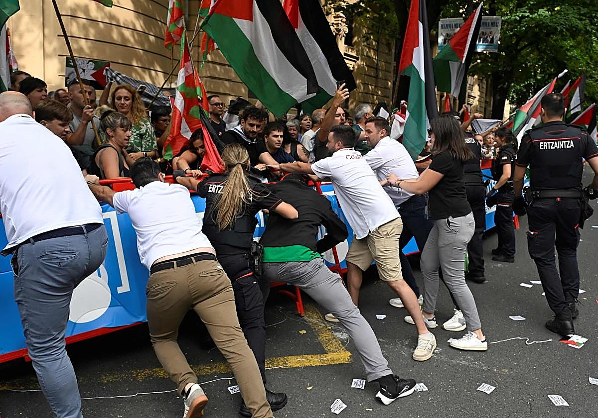 La UCI condena los altercados propalestinos en Bilbao y pide preservar «la seguridad» de los ciclistas