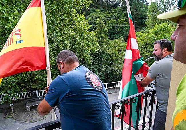 Las banderas del Consistorio ondearán a media asta durante tres días.