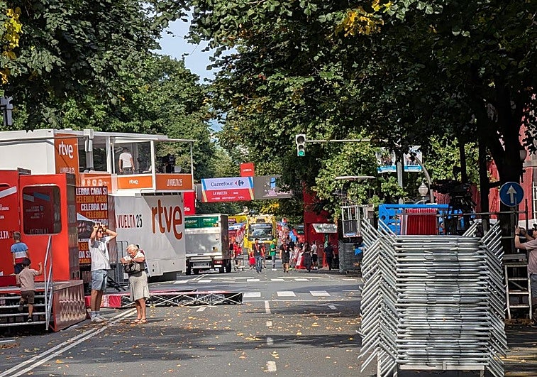 Preparativos esta mañana en la Gran Vía de Bilbao.