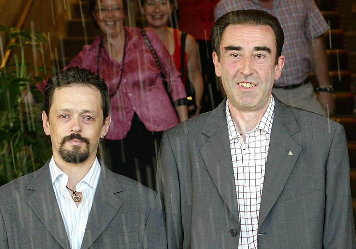 Primera boda homosexual de Euskadi oficiada hace 20 años en el Ayuntamiento de Vitoria.