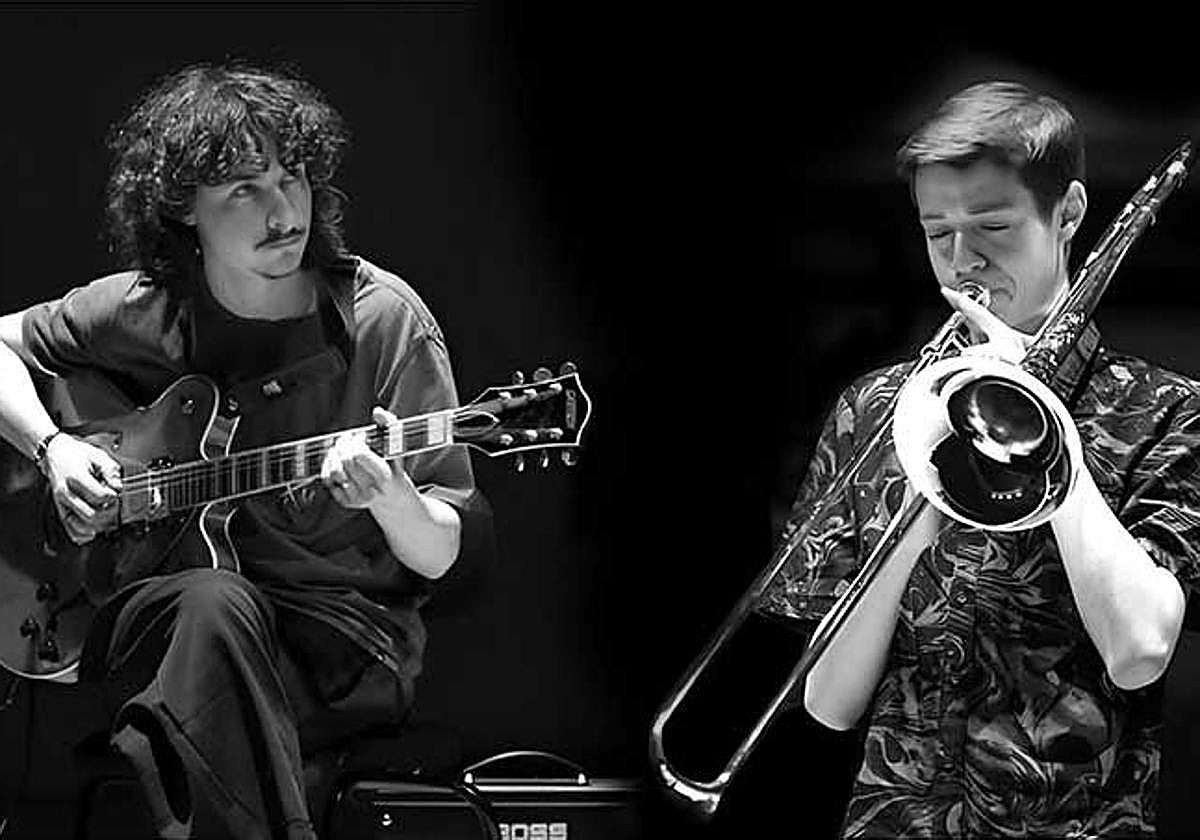 Markos García (guitarra) y Asier Gutiérrez (trombón).