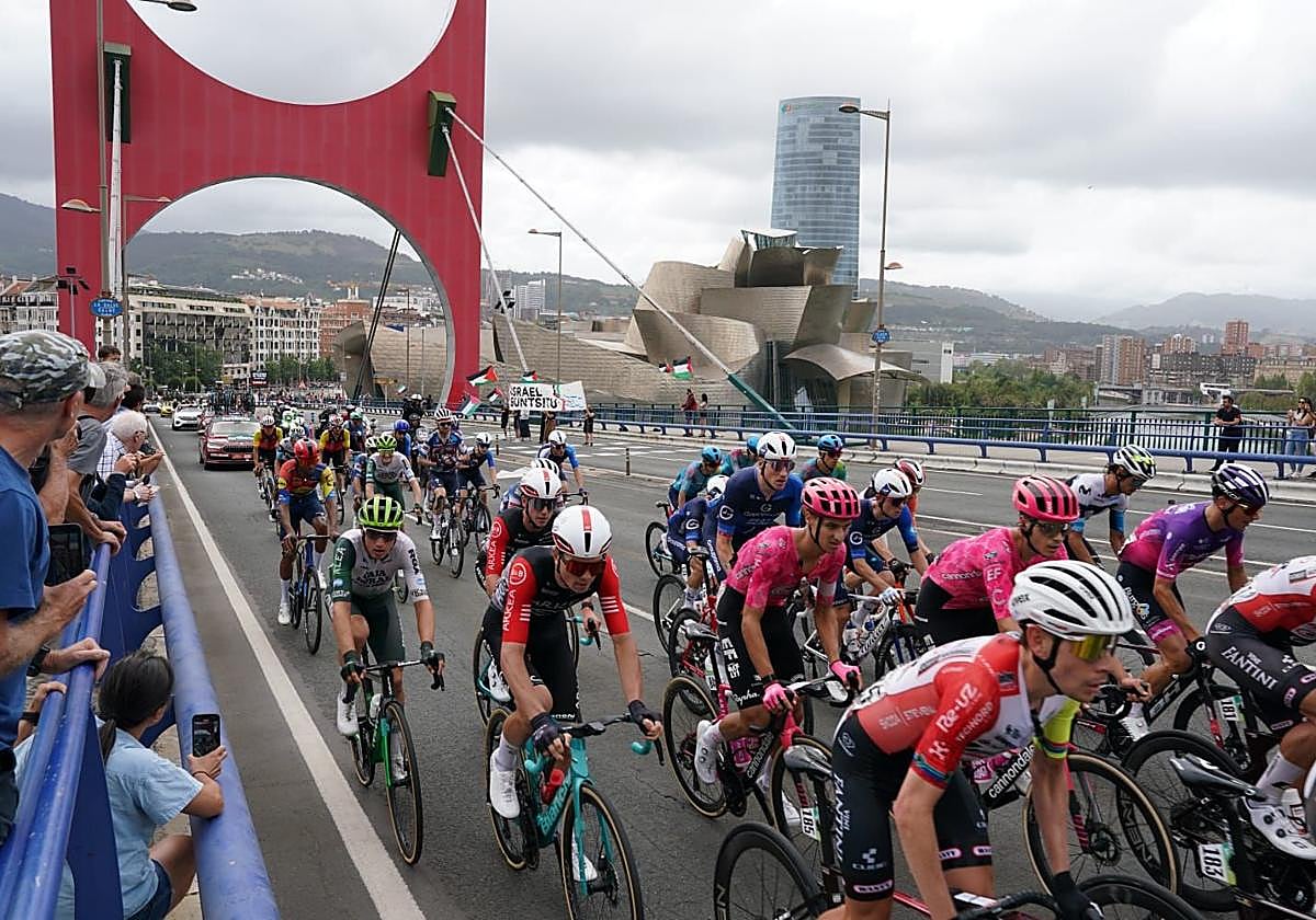 El espectacular recorrido de La Vuelta en Bizkaia