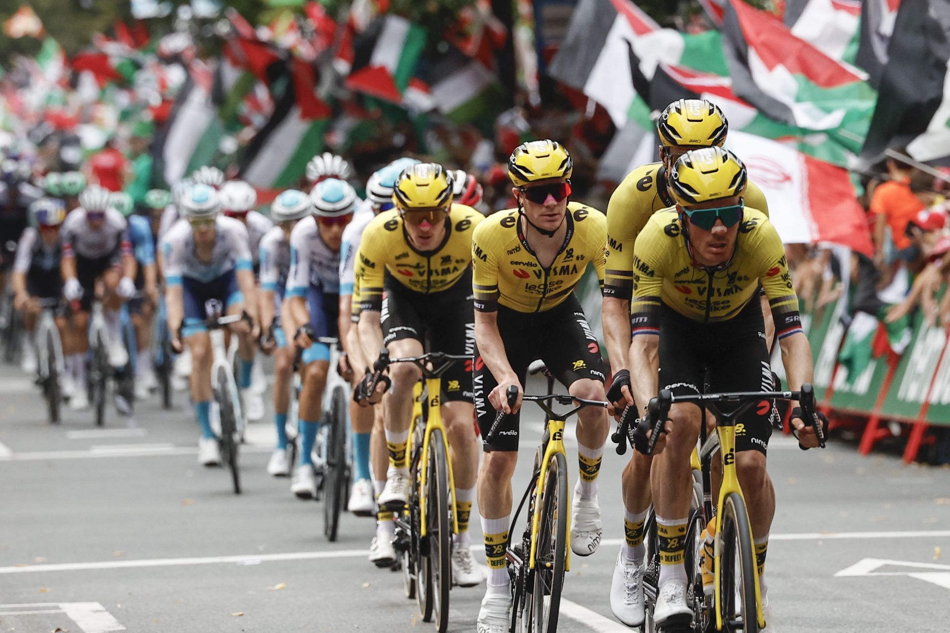 Incidentes en la meta de La Vuelta en Bilbao